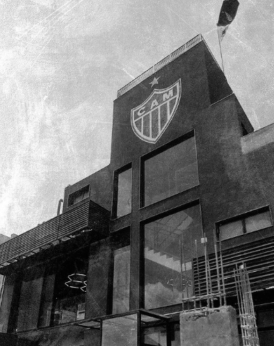 fredfrm's tweet photo. Ator Daniel de Oliveira, sobre o seu bar - Território do Galo - em frente à Arena MRV, no podcast Além do Tatame:

"É um puta bar. Nem Real Madrid e Barcelona têm. Um bar feito por torcedor apaixonado em frente ao seu estádio (...) Chegou um cara da Cemig e ficou ajoelhado. Todo mundo estranhando, e ele falou: "Estou abençoando e sendo abençoado. Esse lugar é maravilhoso". É um puta bar"