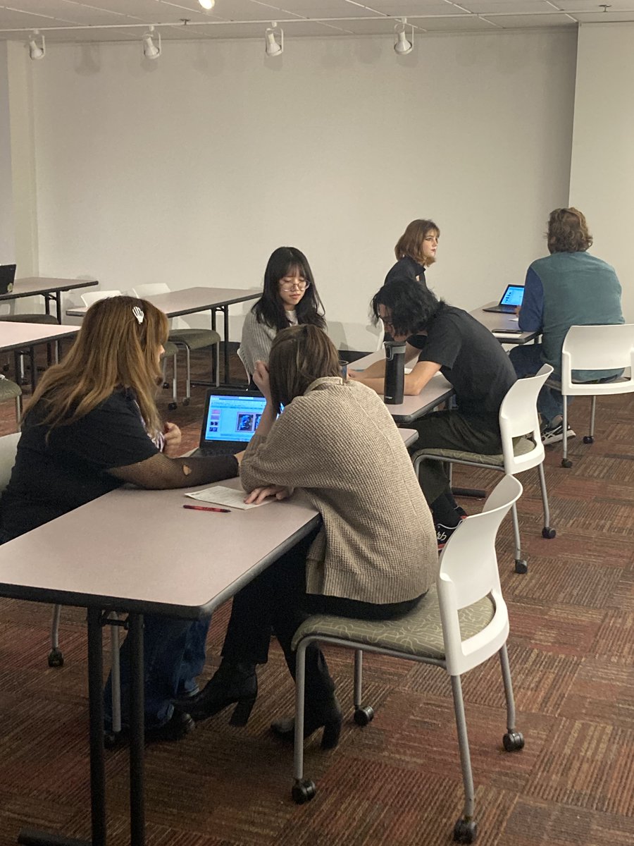 whs_wolves's tweet photo. Thank you @KCADofFSU for hosting our AP Art scholars today for a portfolio review! #BetterTogetherWPS #WolvesWPS https://t.co/iPMlK8bqB1