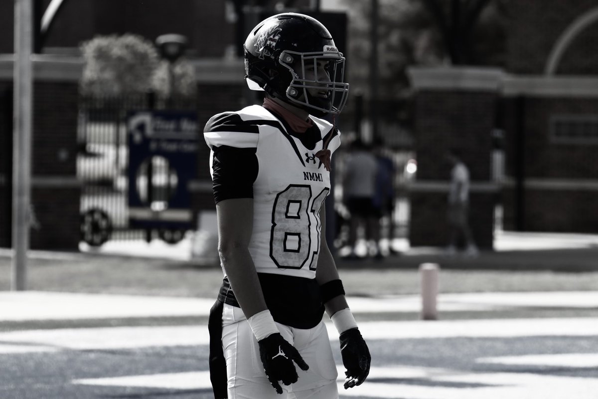 FULL SZN 2023‼️
Wide Receiver 
5 Games Played
FULL QUALIFIER
Spring 2024 Grad
#GRINDHOUSE
 
hudl.com/v/2MYjjY