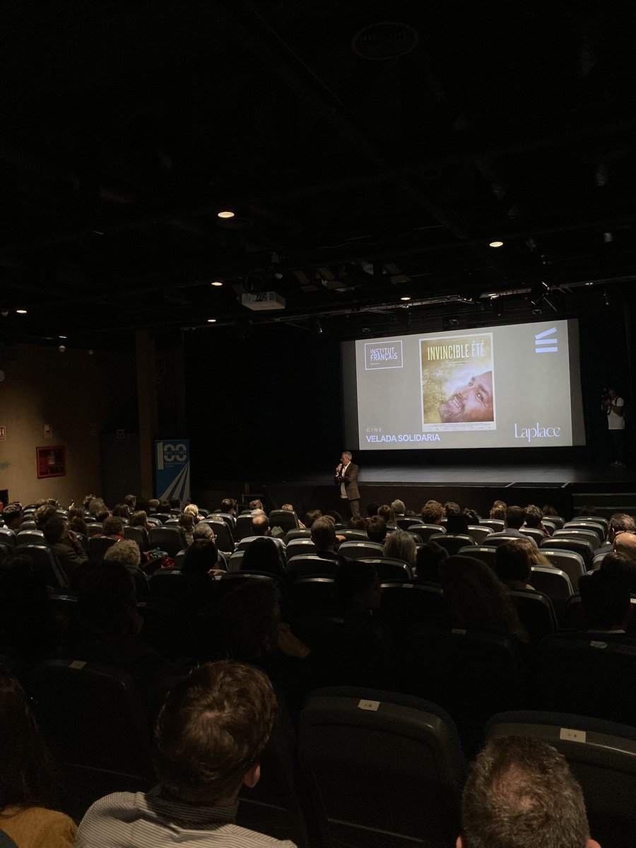 En directo de la velada solidaria : proyección de la película “Invincible été”. La totalidad de los fondos recaudados se donará al <a href="/InstitutCerveau/">Institut du Cerveau - Paris Brain Institute</a> (ICM) para financiar la investigación y al tratamiento de la enfermedad de Charcot. 
Con @laplace_groupe.