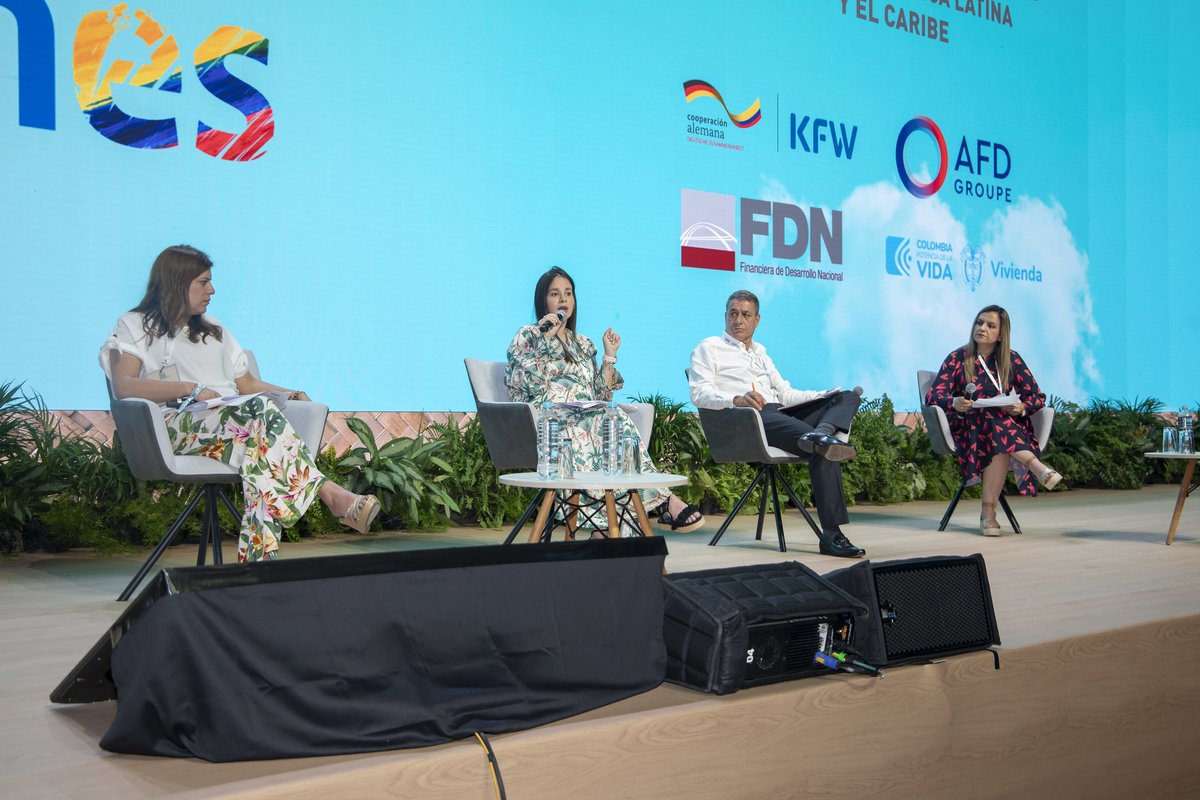 Discutieron acerca de los desafíos de financiamiento que enfrentan los municipios y departamentos de Colombia; así como las diferentes estrategias y soluciones para promover la diversificación de las fuentes de financiación. #TransformandoRegionEs