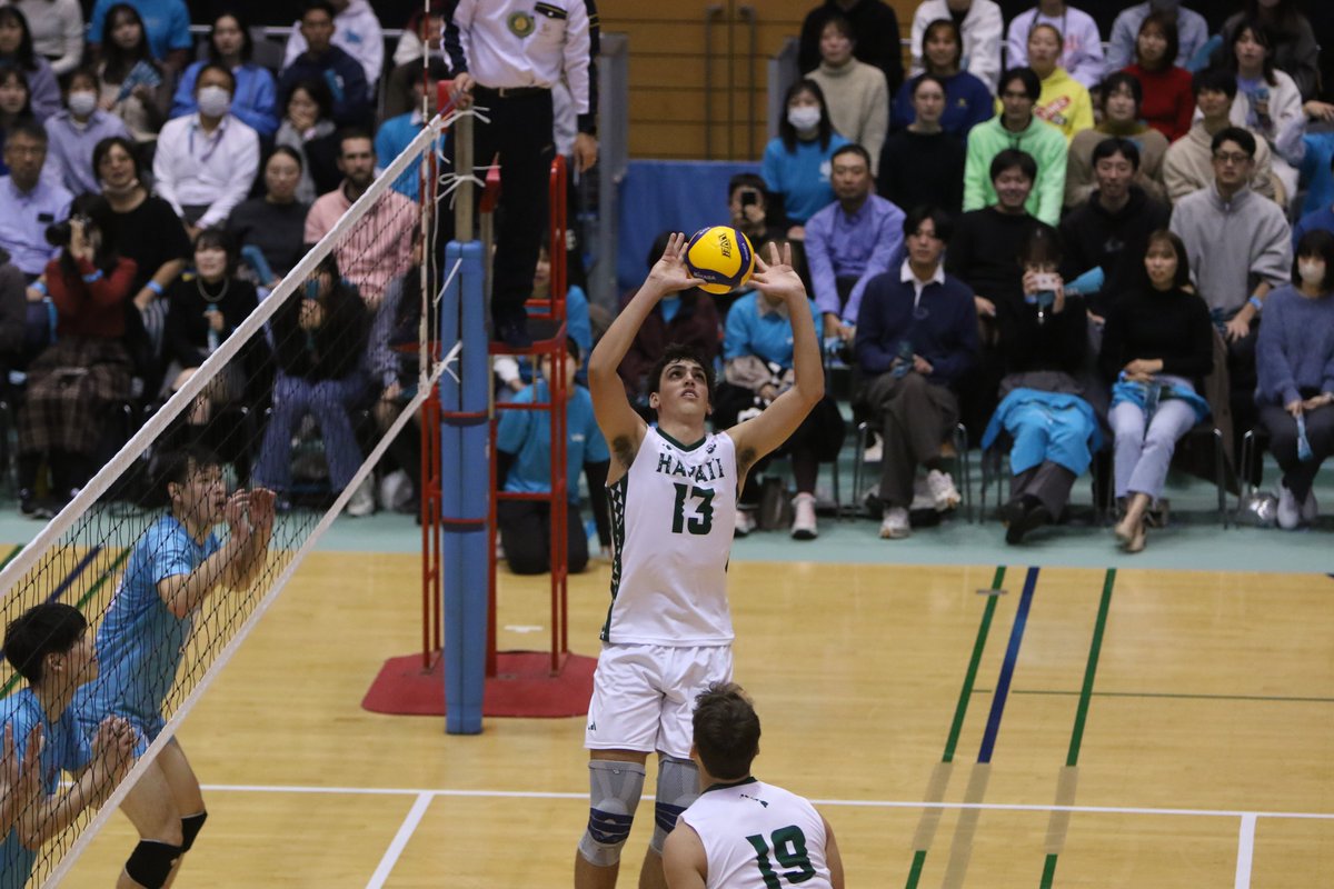 HawaiiMensVB's tweet photo. More 📸 from last night's exhibition win over @TSUKUBALIVE in Japan

#WarriorBall24 x #GoBows https://t.co/5x2ztOfoU4