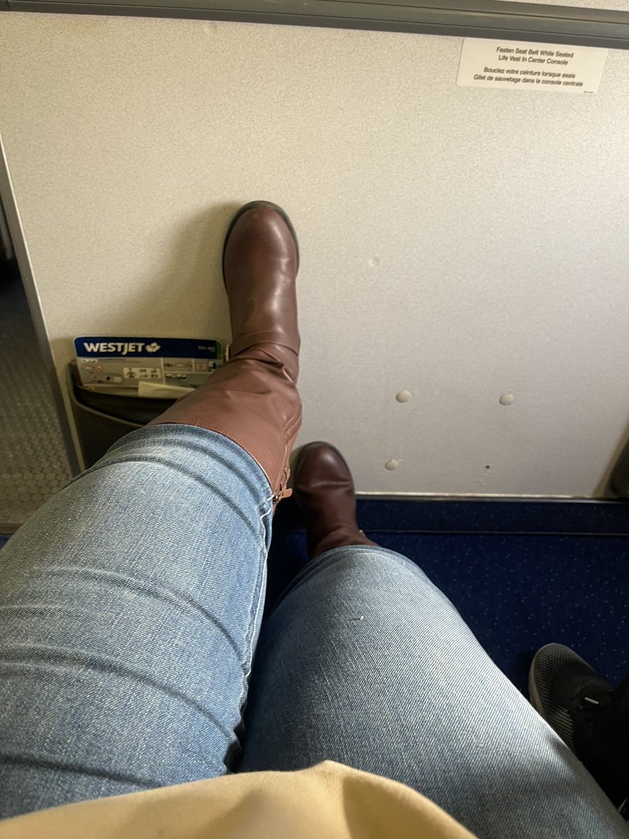 JangleSpruce's tweet image. Now this is leg room on a plane! 

#Row1