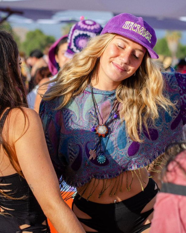 3rdeyepinecones's tweet photo. When the bass drops, the worries stop 🪩🎶

@charliebrittmyfinger
-

-

-

-

-

#thirdeyepinecones #thirdeyepinecone #festivalvibes #festivalfashion #festivallook #summerfestival #musicfestivals #naturemade #veganjewelry #naturemagic #pinecone #pineconependant #pineconenecklace https://t.co/V0QAzShtFO