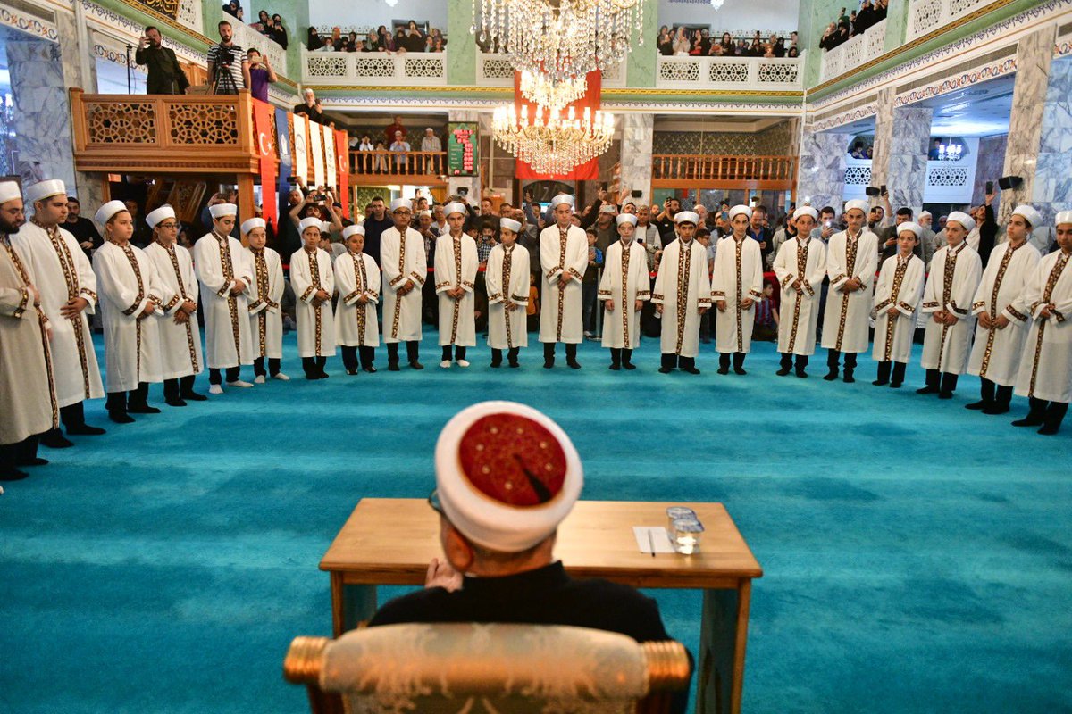 İstanbul Pendik’te İcazet Merasimi! Ömer Çam İmam Hatip Ortaokulu ve Erenköy Erkek Kur’an kursunda hafız olan 24 erkek öğrencimize #icazetmerasimi düzenlendi. Tebrik ediyoruz. 👏 @yilmaznazif @drahmetisleyen