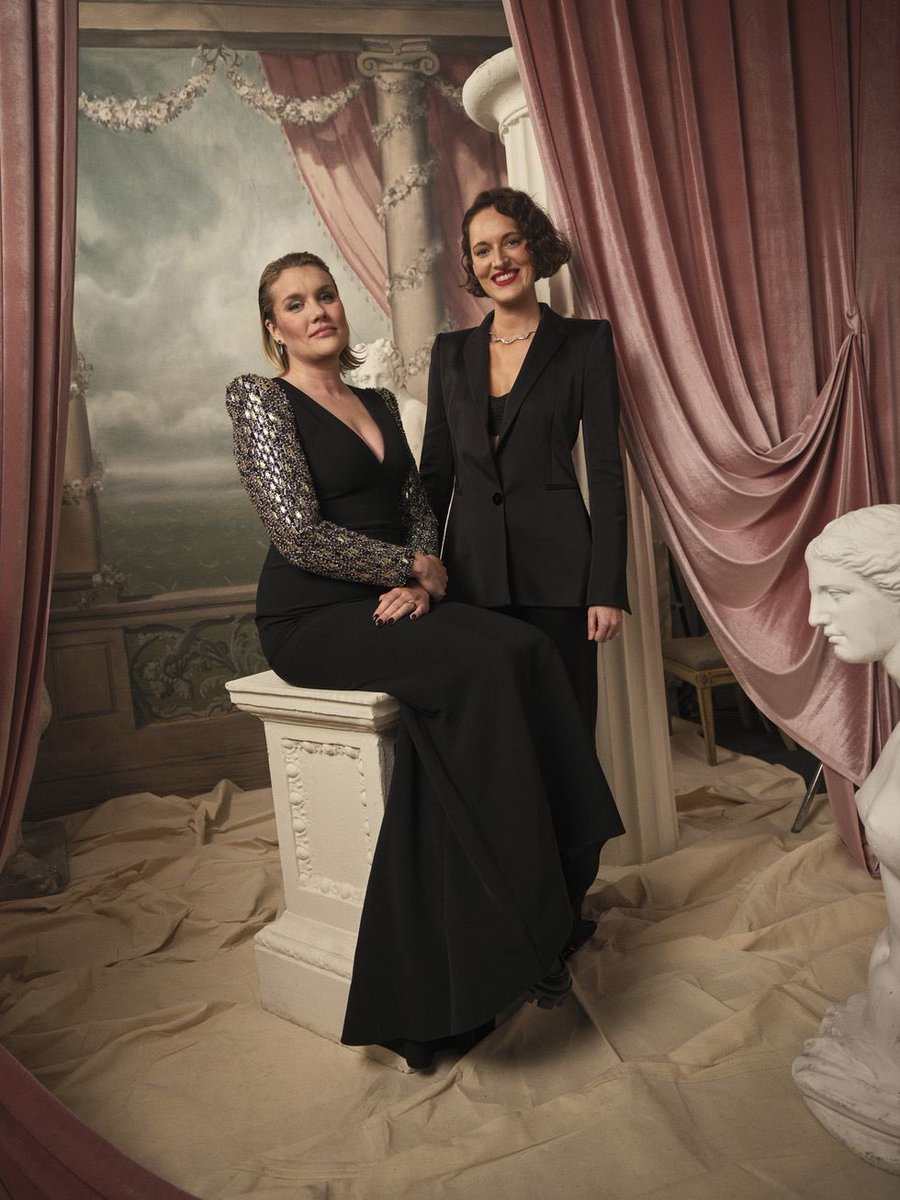 kefbgroup12's tweet image. Phoebe Waller-Bridge &amp;amp; Emerald Fennell, winner of the Director award, at the Harper&apos;s Bazaar Women of the Year 2023 awards at Claridges, London 🖤🤍🖤 #pwb