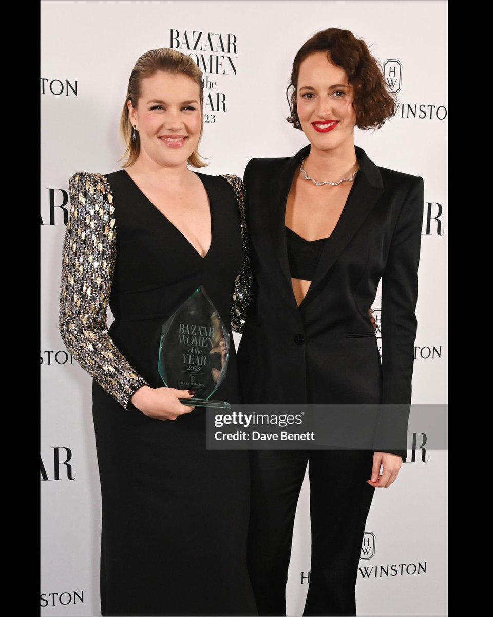 kefbgroup12's tweet image. Phoebe Waller-Bridge &amp;amp; Emerald Fennell, winner of the Director award, at the Harper&apos;s Bazaar Women of the Year 2023 awards at Claridges, London 🖤🤍🖤 #pwb