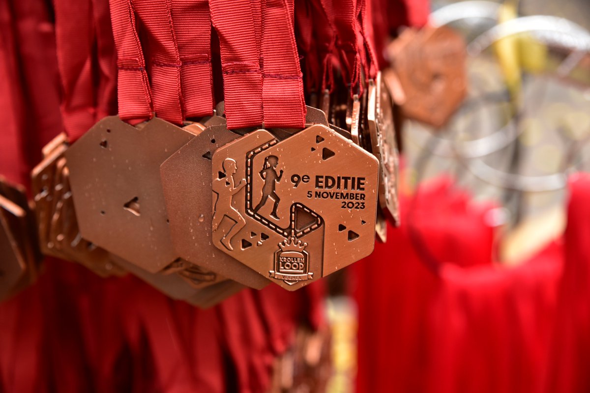 krollenloop's tweet image. We hebben een fantastische editie van de Krollenloop achter de rug. Dank aan alle lopers, sponsoren, vrijwilligers en publiek voor hun enthousiasme. Veghel kwam weer in beweging en ging hollen vur goei krollen! Tot onze jubileumeditie op zondag 3 november 2024.