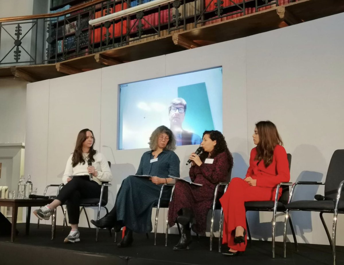 alishaarora_'s tweet photo. This week I had the honour of being in London, England to speak at @turinginst AI governance event for AI and Children. I spoke as UNICEF’s youth ambassador discussing the importance of digital literacy and protecting young people’s privacy. https://t.co/hxA6M6hJaB