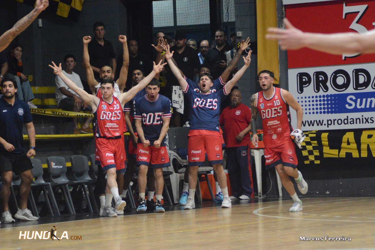 #Goes con un enorme último cuarto terminó venciendo de visitante 83-80 a #LarreBorges y sumó su primera victoria en la Liga Uruguaya con el debut de Andrés Borroni como director técnico. Elijah Minnie la enorme figura

👉hundila.com/index.php/en/l…