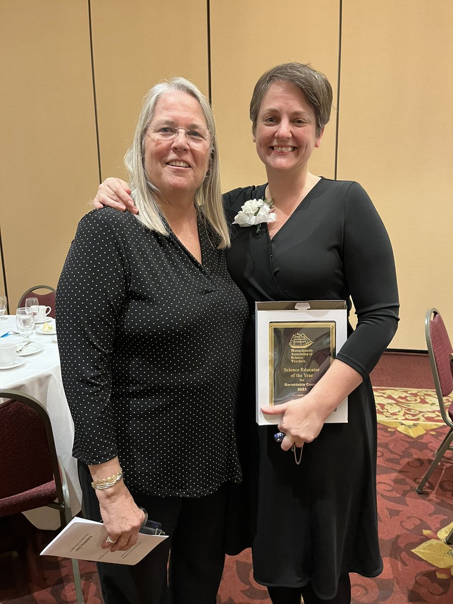 MonomoyBio's tweet photo. So glad I was able to share last evening with this amazing woman. 21 years ago I walked into my first classroom, right next to hers. She showed me what it meant to be a great science teacher… never stop learning ❤️ @MonomoySchools https://t.co/7sWgkkje8I