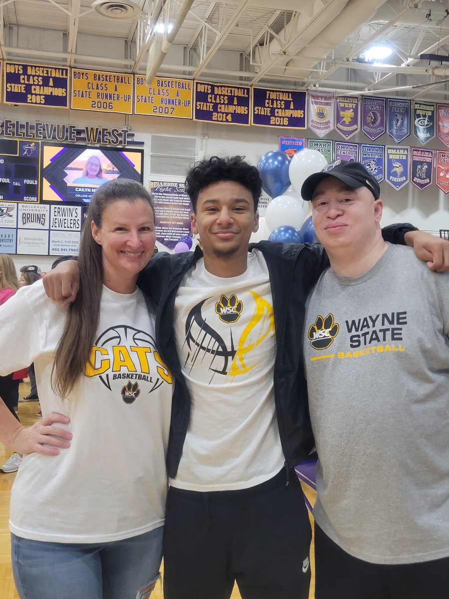 WileyTurner4's tweet photo. Woke up a Wildcat!!! 
Congrats @eldonturner7!  Love you boy! https://t.co/agWiYrgng6
