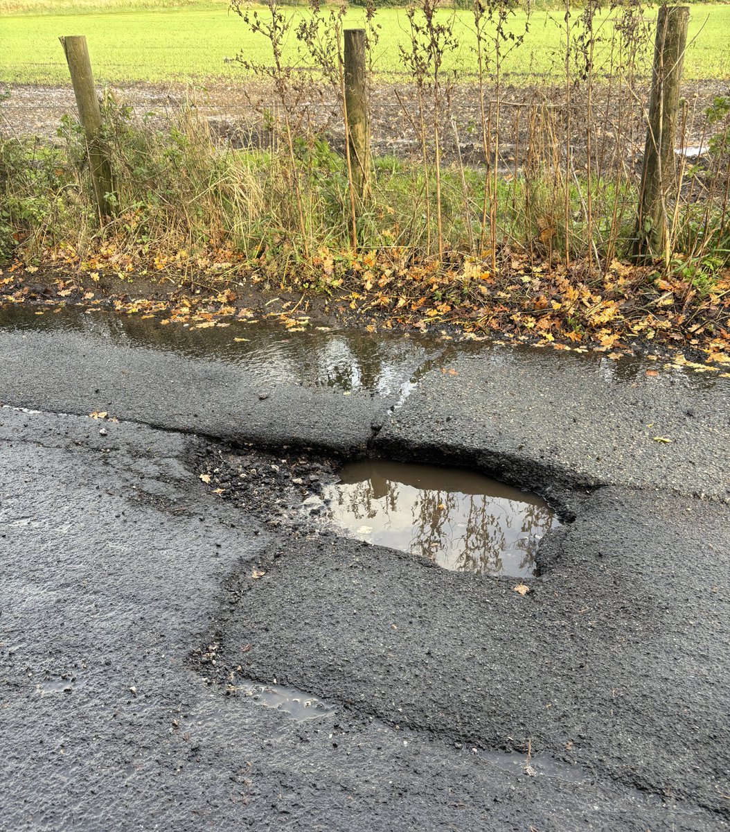 AndyBowenHG's tweet photo. Hi @sthelenscouncil, just letting you know about a couple of potentially dangerous pot holes on Hall Lane, Rainhill. Thanks https://t.co/qreE4OmRsP