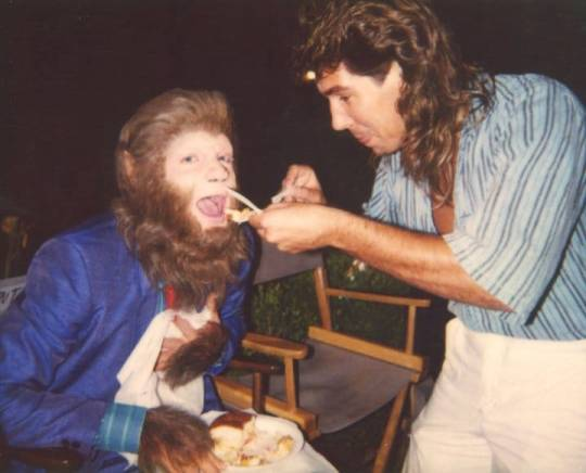 RavenLunachick's tweet image. Happy #WerewolfWednesday! 🖤
#TeenWolf (1985) #ontheset 🐺🍴