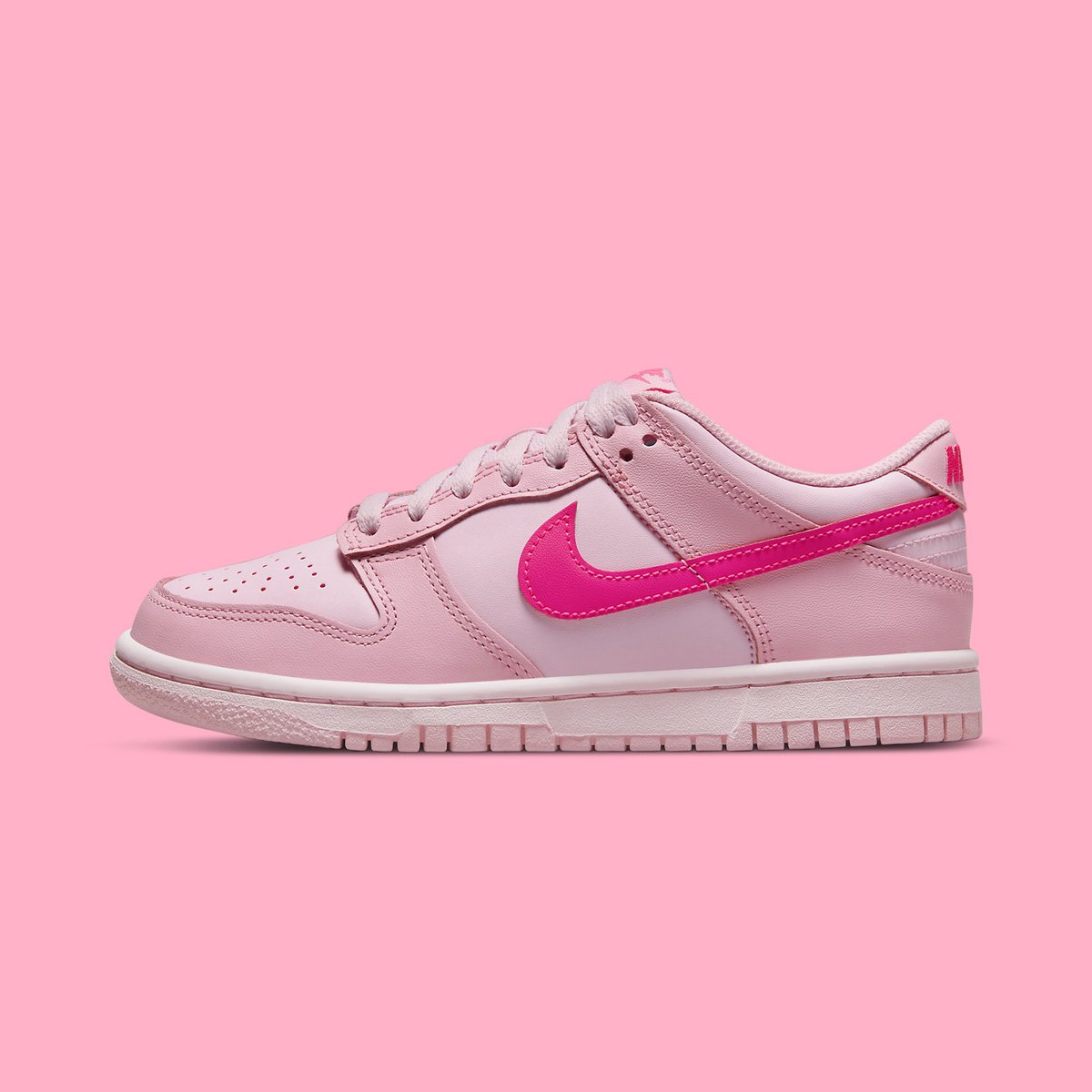 houseofheat's tweet photo. The Nike Dunk Low “Triple Pink” Restocks Nov. 21

DETAILS: https://t.co/VJtTUowDm9 https://t.co/9G7GL8T2Gu