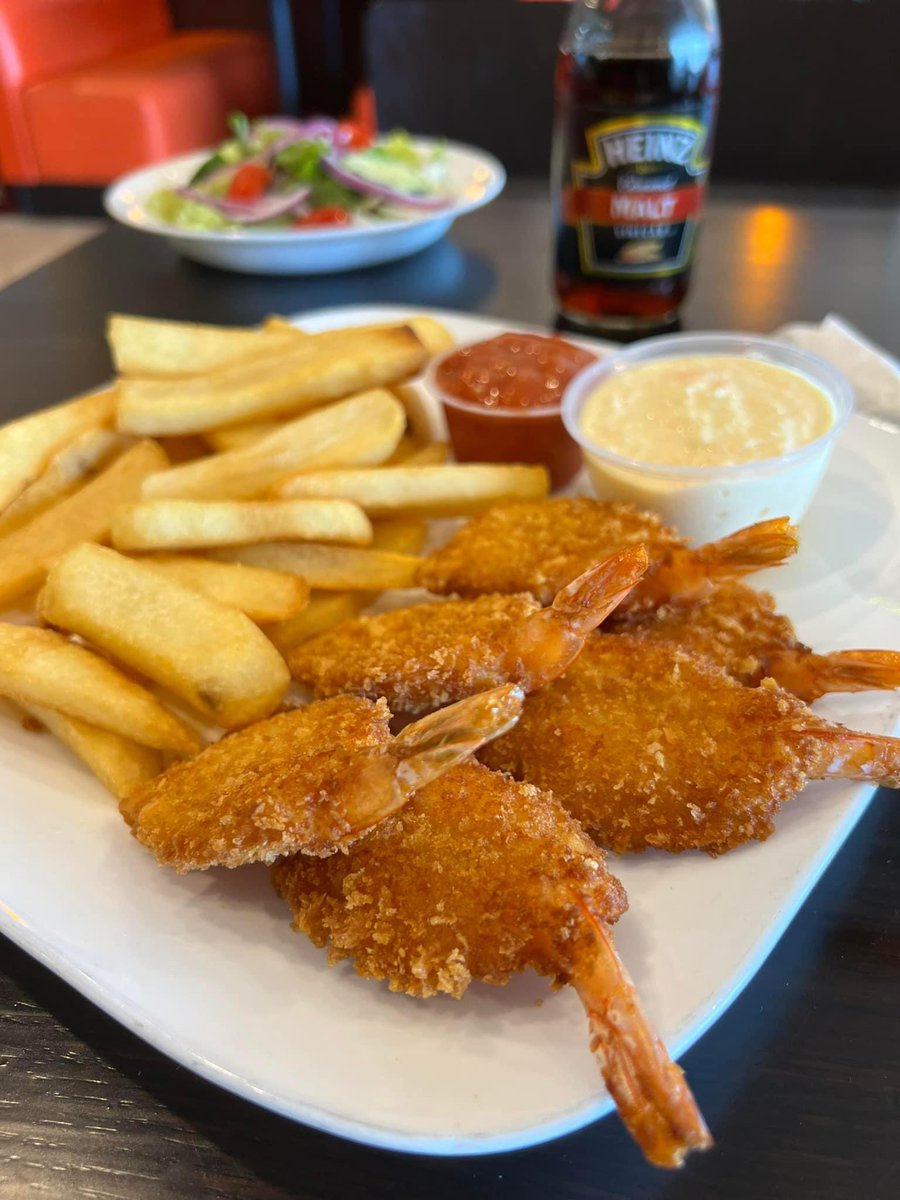 Happy Wednesday! Our Butterfly Shrimp Dinner is on special today, and every Wednesday! Includes thick cut French Fries, Dinner Salad, & Coleslaw for $16.49.

#patspizzalewes #patspizza #shrimp #shrimpdinner #wednesdayspecial #lunchspecial #dinnerspecial #fries #salad #maltvinegar