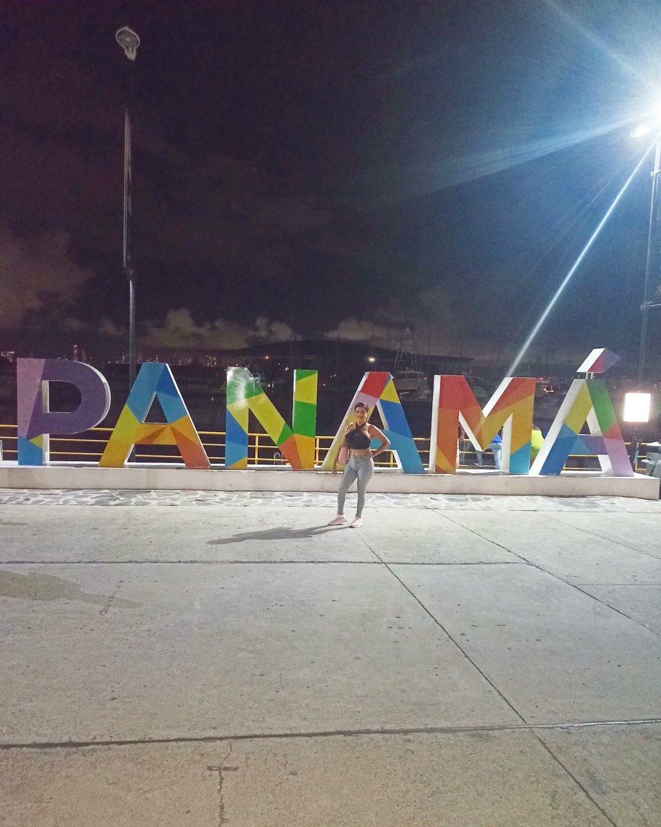 RoxanaAndreaBas's tweet photo. Una noche en la gran ciudad de panama, que lindo todo 🫶🌃🏙⛪️🏰🇵🇦😊
#selfie #selfietime #panama #cascoviejo #cascoantiguo #couseway #amador #cintacostera #ciudaddepanama #viajar #amorproprio #bella #linda #hermosasmujeres #chicaslindas #mujerestrans #transEcuador🇪🇨 #translatina https://t.co/kWpOEONdtV