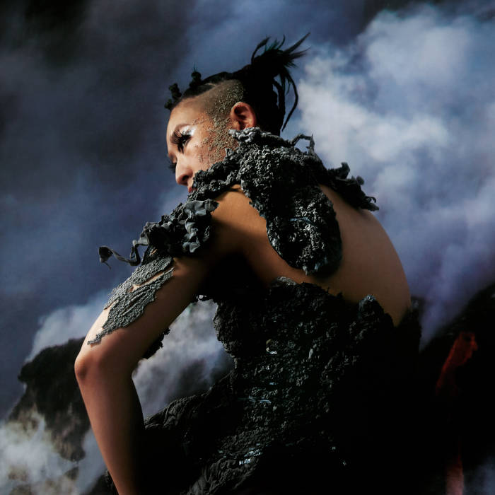 Two freshly announced albums by Rewire 2024 acts: Mexico City-based quartet Amor Muere presented their debut album ‘A Time To Love, A Time To Die’ earlier this week, while Shanghai native 33EMYBW released ‘Holes Of Sinian’ today. 

Read more via: rewirefestival.nl/news/listen-br…