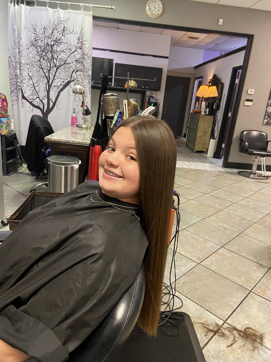 DallasandCo1's tweet photo. Keratin Treatment before &amp; after.  This beauties hair broke my comb, it’s that thick! https://t.co/tHZnH01XyN