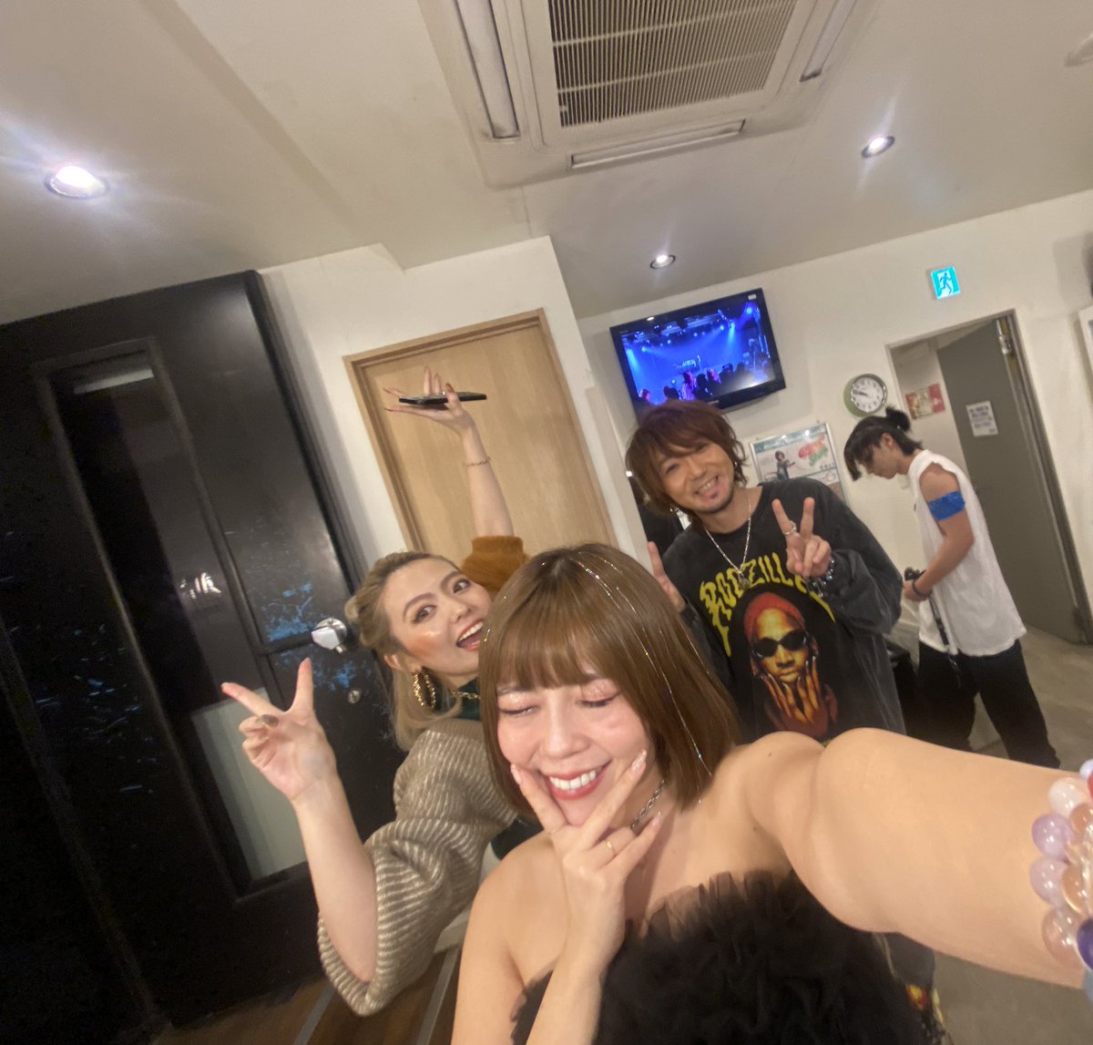 lovekuma12's tweet photo. #グラエポ SEITAN DAY4🎂
やすひろくんバースデーイベ
ありがとうございました!!!!🥹💖

がちで大好きなエモメンツメンバーだらけで楽屋まじ高校の休み時間やし🏫🤣爆笑

やすひろくんこんな最高な日に呼んでくれてありがとうございましたあ❣️

ぴかりな早かったのに見てくれた方もありがとうね🥲💞 https://t.co/kl2Cb7jrdY