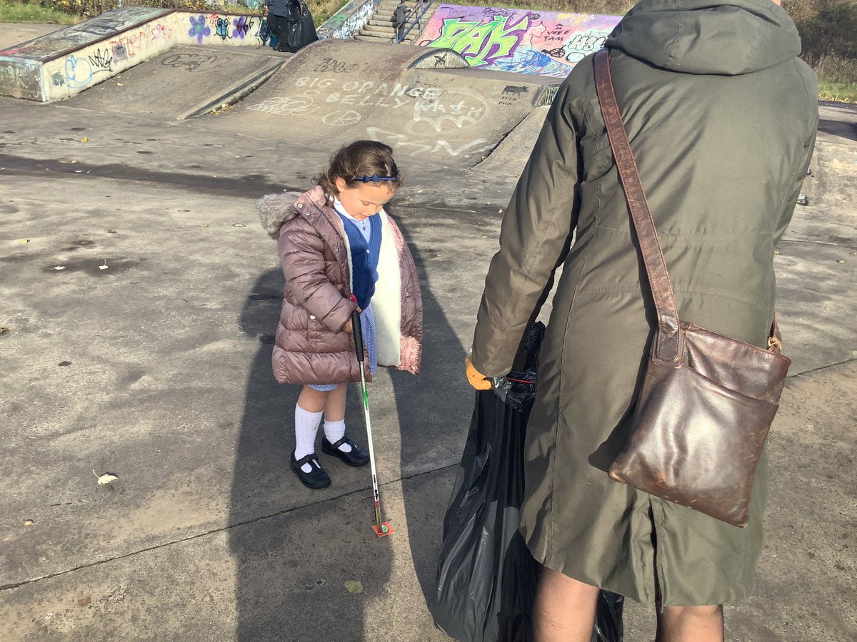 EcoCommitee's tweet photo. We all worked hard together and enjoyed being out in the lovely fresh air. We don’t like it when litter spoils our community. https://t.co/rtQMtNWcUs