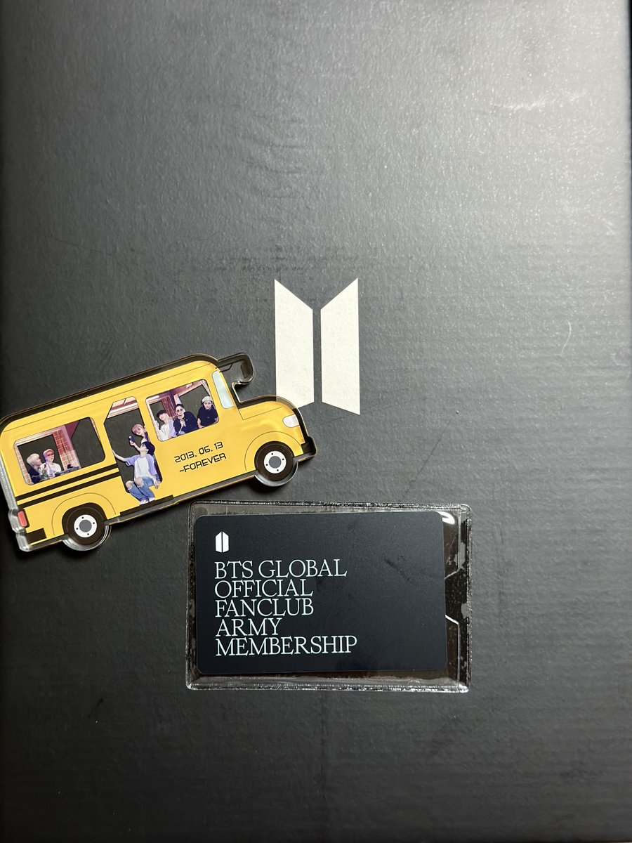 woddyslinky's tweet photo. ついにグク来たか🐰
と思ったらARMY MemberShipkitだった
だいぶ前から発送準備中になってたやつ
ジミナのグレーのセーターでカメラ持ってるのが写真集に入ってて
「これ大好きー💜」と叫んだ
カードかっけぇ💜
#ARMYMemberShipkit
#GLOBAL #BANGTAN #BTSARMY #Jimin #WeLoveYouJimin https://t.co/K89WxiBSIT
