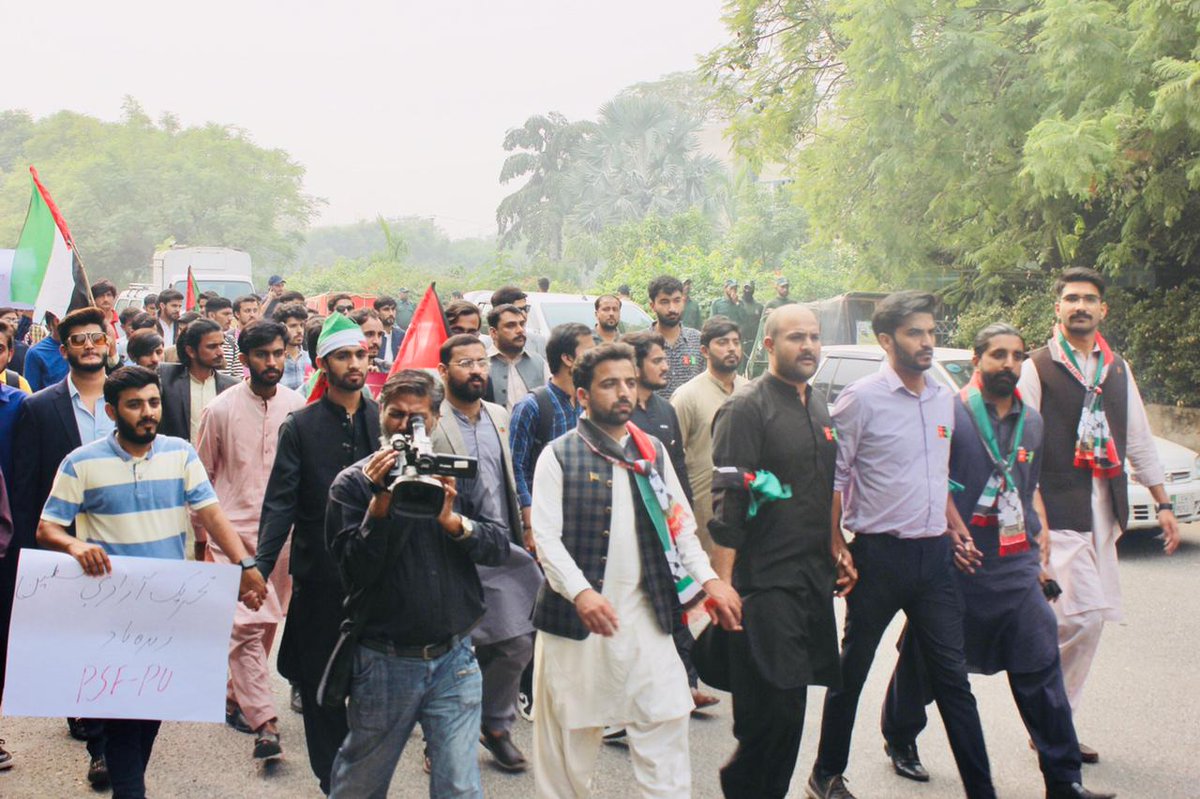 SohaibAwanPK's tweet photo. A student march by the PSF Punjab University was organized in New Campus in which the students of PU held the flag of Palestine and PPP and condemned the atrocities of Israel.  And the students raised their voices and demanded 1/2
#PSFStudentMarch #RisingPSF
#PSFCentralPunjab https://t.co/W1Rjo3EUu1