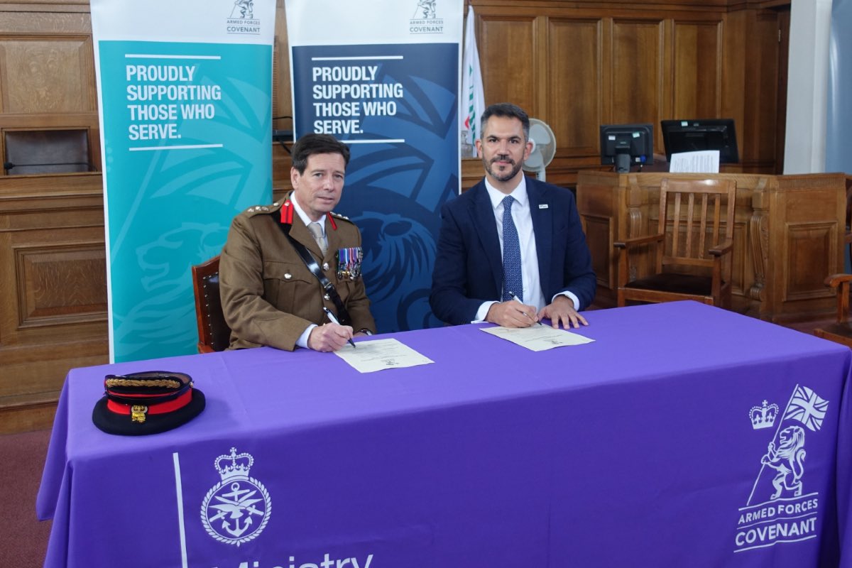 It was great to attend Nuneaton and Bedworth Borough Council last week to re-sign the #ArmedForcesCovenant on behalf of <a href="/nhsswft/">@nhsswft</a> We’re very proud of our commitment to providing services to meet the needs of those serving in the armed forces, reservists and veterans.