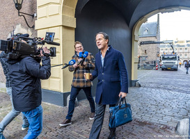 MBO_nieuws's tweet image. VVD en CDA willen miljoenen gaan bezuinigen op het onderwijs dlvr.it/SyYjhM