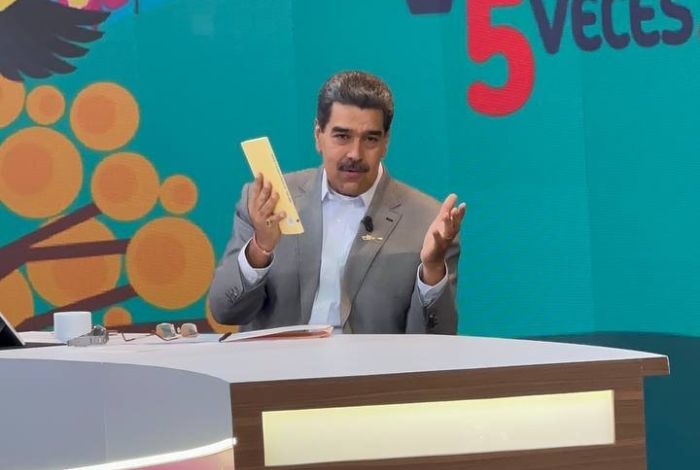 TermometroN's tweet photo. Maduro alerta sobre la campaña de la Exxon Mobil: quiere robar el Esequibo y sus riquezas #8Nov has been published on Termómetro Nacional - https://t.co/xFc2XIy66h https://t.co/X7eSK5eXGG