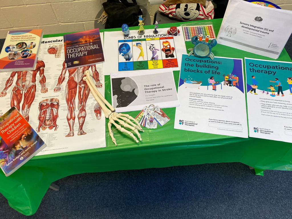 AHP_SPFT's tweet photo. Today Occupational Therapy Leadership #Students, Katy and Rachel are sharing and talking around #OccupationalTherapy at Bexhill College Subject Progression Fair. 

Promoting the work and value of Occupational Therapy while inspiring the next generation of #OT

#OTWeek23 #NHS https://t.co/xns9l99OOI