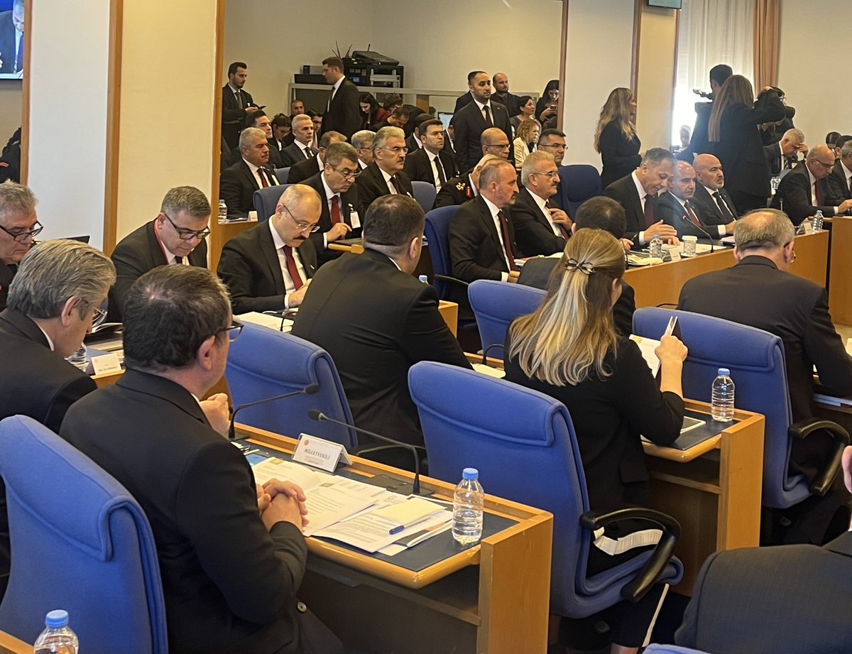 TBMM Plan ve Bütçe Komisyonu’nda, İçişleri Bakanlığı bütçesi için mesaideyiz.
Düzensiz göçten çetelerle mücadeleye, kolluk kuvvetlerinin ağır çalışma koşullarından gazi unvanı verilmeyen gazilerin taleplerine kadar her konuda sayın bakan ve bürokratlardan görüş ve bilgi
