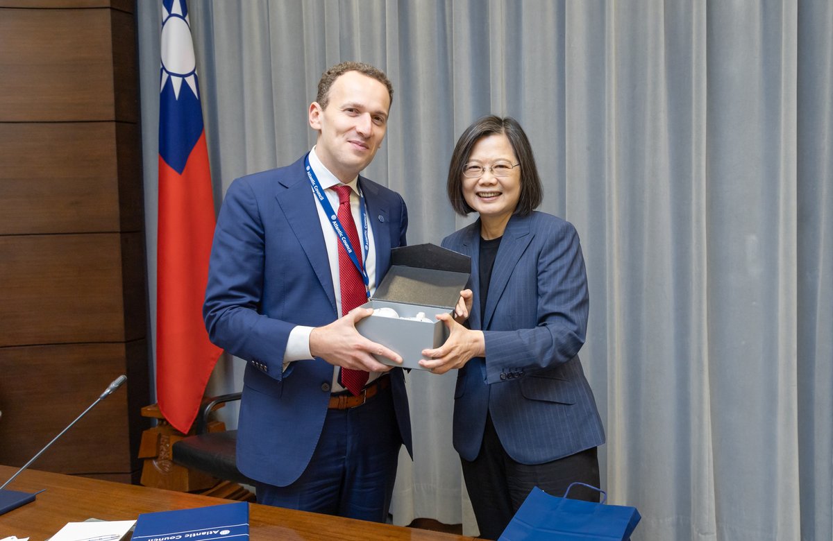 AtlanticCouncil's tweet photo. Our 2023 @ACMillenniumLP fellows were delighted to meet President @iingwen—a defining moment in their Taiwan study tour. https://t.co/pyAaEIw1Np