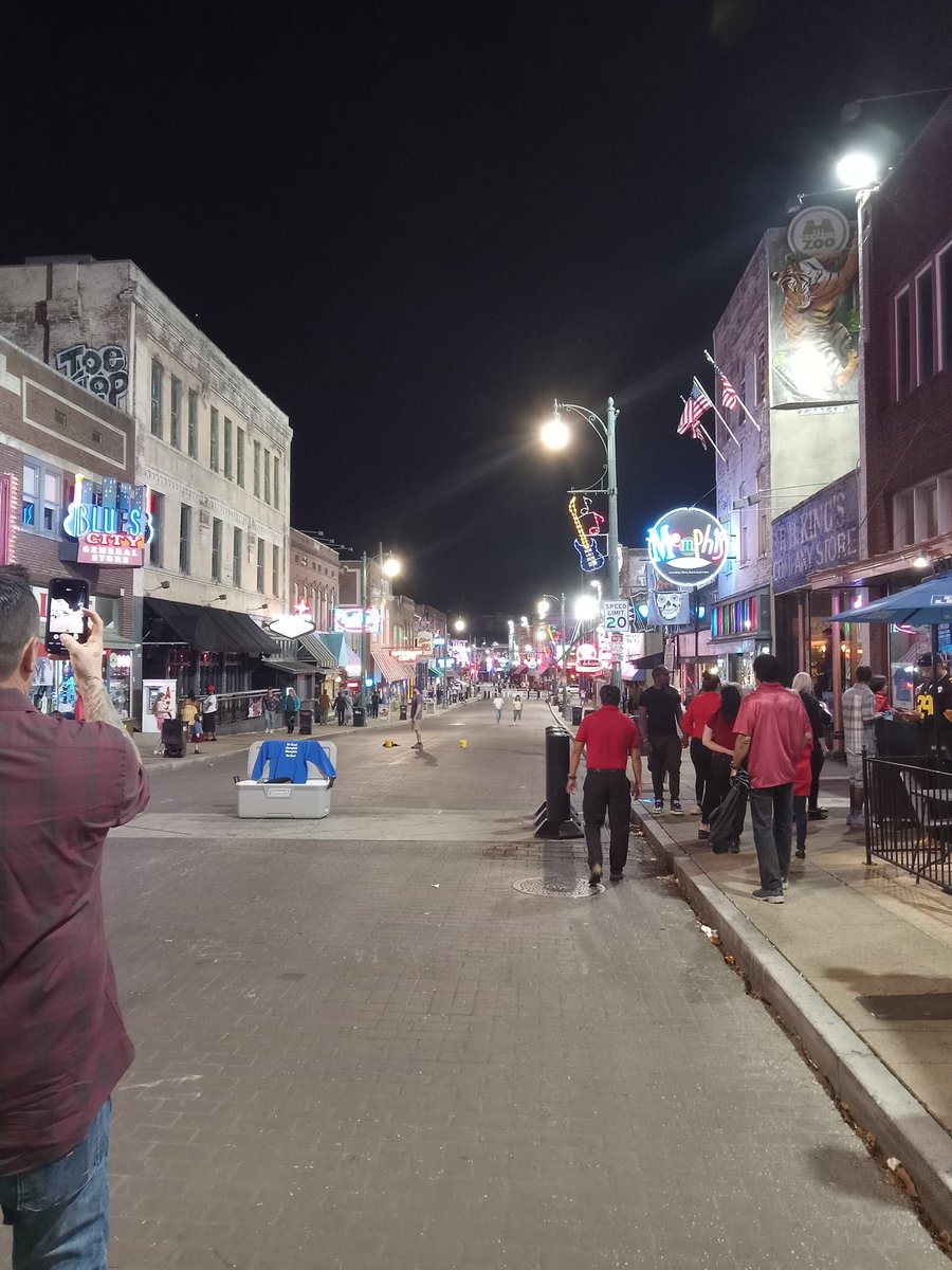 StefaniMarieK's tweet image. Dinner, music and new friends made for a fantastic night. #Memphis #chiliheadfun #bbkings #bealeStreet