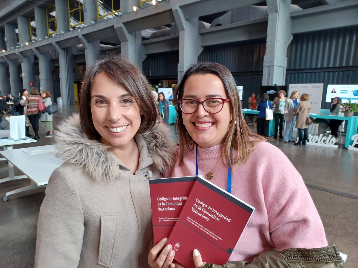 LilibethPolo7's tweet photo. @RVillafafila @Dip_Va con @PilarMorGar y @novagob a lo grande aprendiendo sobre SII y mecanismos cumplir con las obligaciones de transparencia https://t.co/JDwcw7wTWw