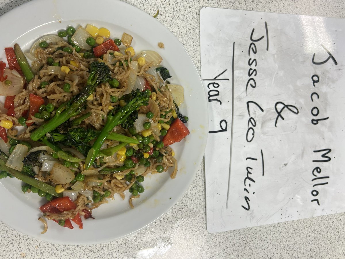 MrsOrwinPE's tweet photo. Our year 8’s and 9’s @AstreaDearne are focusing on food waste and how we can use up the bits and bobs in our fridge and reduce our food waste. Well done to year 9’s today! 🤩 https://t.co/fMvbVMT9dB