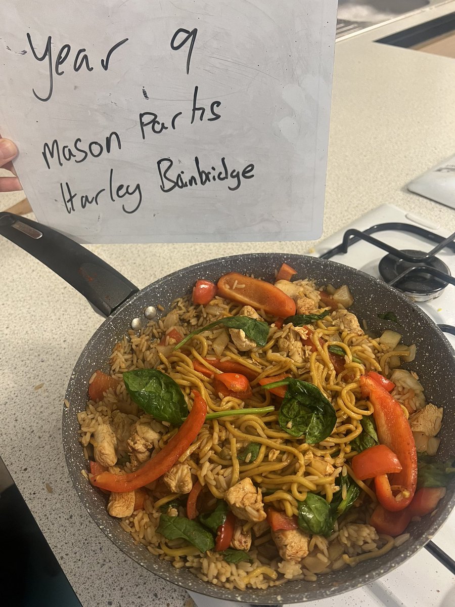MrsOrwinPE's tweet photo. Our year 8’s and 9’s @AstreaDearne are focusing on food waste and how we can use up the bits and bobs in our fridge and reduce our food waste. Well done to year 9’s today! 🤩 https://t.co/fMvbVMT9dB