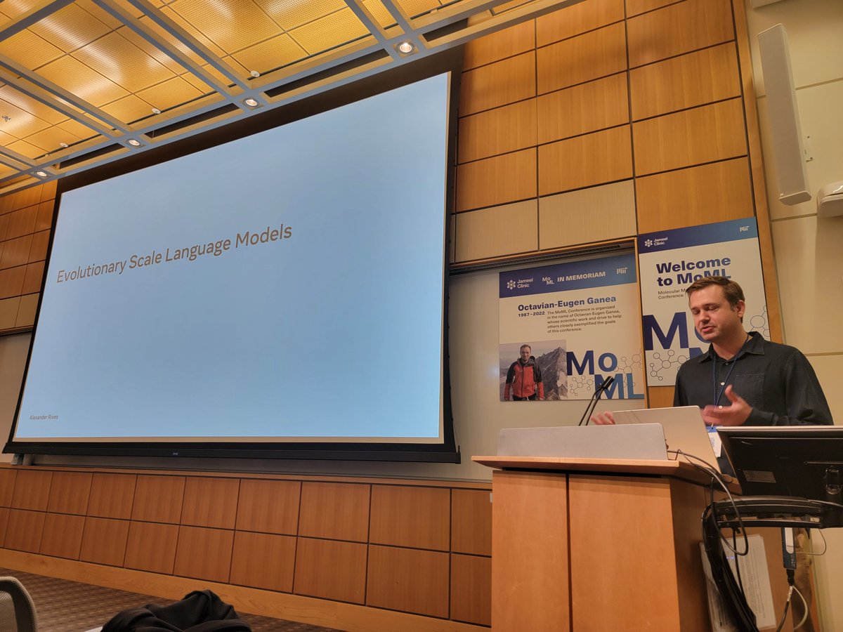 GabriCorso's tweet image. #MoML is getting started with @alexrives talking about evolutionary scale LMs and a room full of amazing attendees!