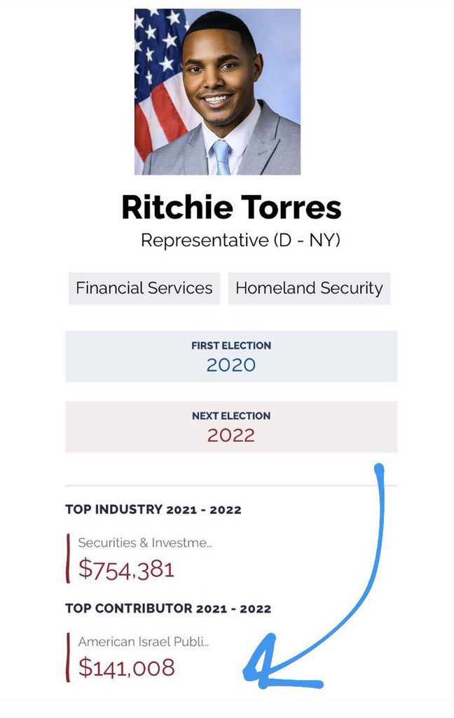 itranslate123's tweet photo. Someone please call the police! 

@MondaireJones is trying to steal Ritchie’s @RitchieTorres Benjamins. https://t.co/FlOpYQdSST
