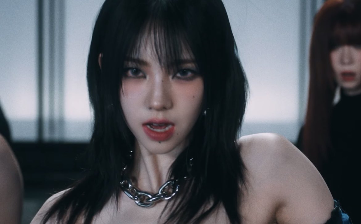 kpopsapphic's tweet photo. Karina (aespa) https://t.co/xtIwhemSOH