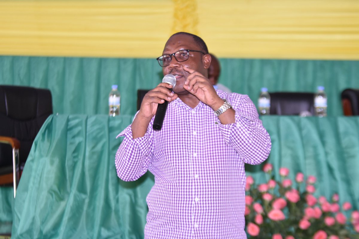 GatsiboDistrict's tweet photo. @RwandaAgri @RwandaLocalGov @RwandaAgriBoard @RwandaEast @JCMusabyimana Minisitiri @RwandaLocalGov   yaganiriye n'Abayobozi b'inzego z'ibanze @GatsiboDistrict  abasaba kwegera abaturage babakemurira ibibazo no kubakangurira gahunda zitandukanye za Leta  @RwandaEast https://t.co/zwF96r0dwy