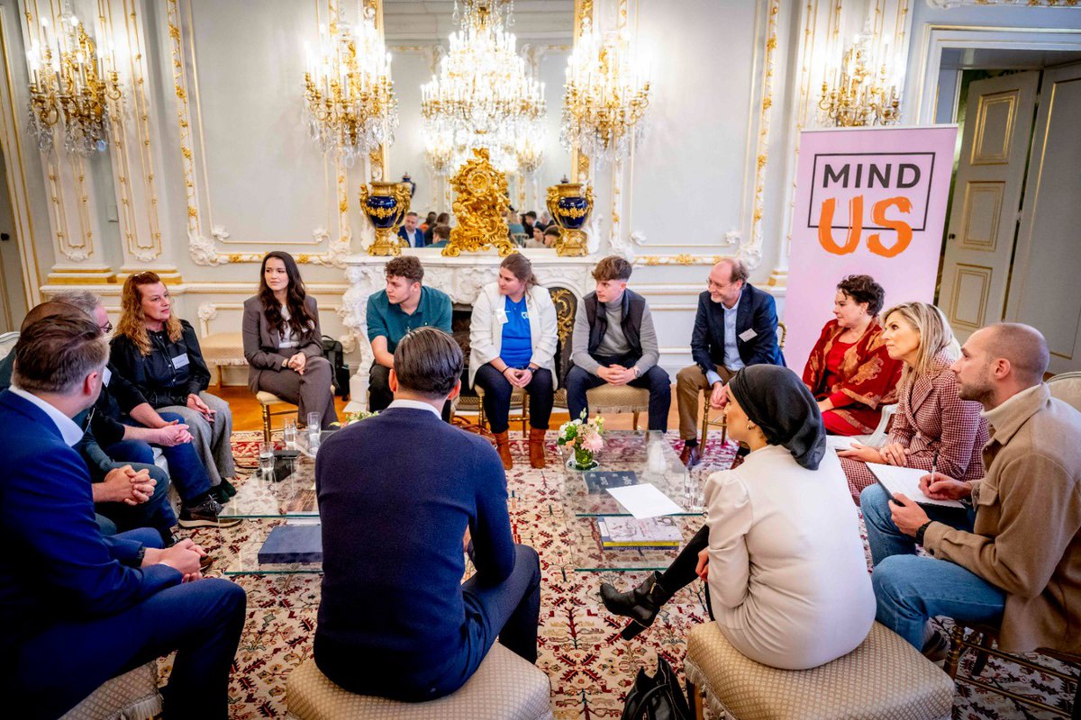 ilseduursma's tweet image. Vandaag was ik bij de start van ‘Leading Locals’ van #MINDUs, waar Koningin Maxima erevoorzitter van is. De aanpak van mentale problemen bij jongeren stond hier centraal. In #Deventer boeken we samen met #jongeren in kleine stapjes vooruitgang. (Foto’s:©️ Robin Utrecht | MIND Us