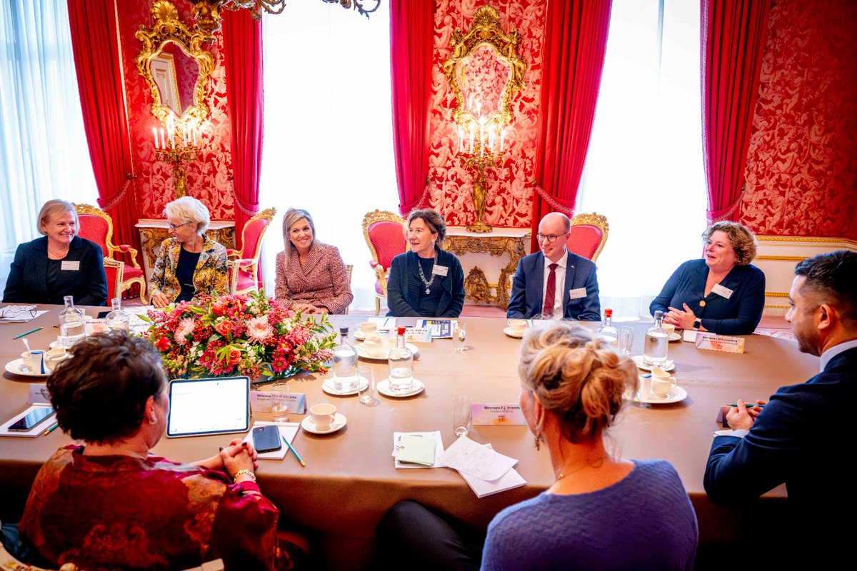 ilseduursma's tweet image. Vandaag was ik bij de start van ‘Leading Locals’ van #MINDUs, waar Koningin Maxima erevoorzitter van is. De aanpak van mentale problemen bij jongeren stond hier centraal. In #Deventer boeken we samen met #jongeren in kleine stapjes vooruitgang. (Foto’s:©️ Robin Utrecht | MIND Us