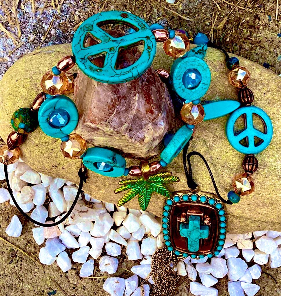 ImagineThis704's tweet image. #PeaceVibes #PrettyPeacePairings #UpliftPeace #NormalizeCannabis #AtTHECross 🌞👁️🙌🏽☮️