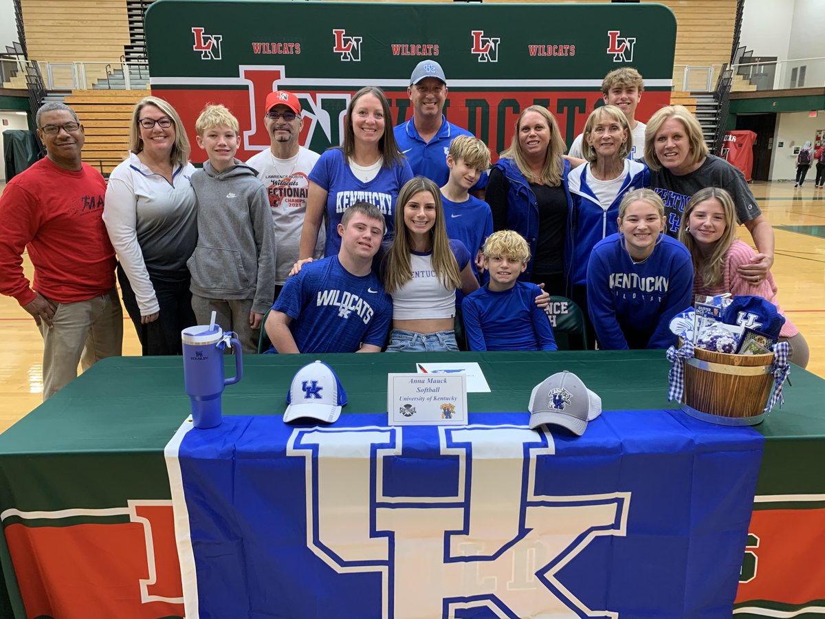 Brian_Haenchen's tweet photo. It’s National Signing Day!

@KyleNeddenriep and I are tracking local signings here: https://t.co/qpJRvIO2Aa https://t.co/nnNO7vTEVR