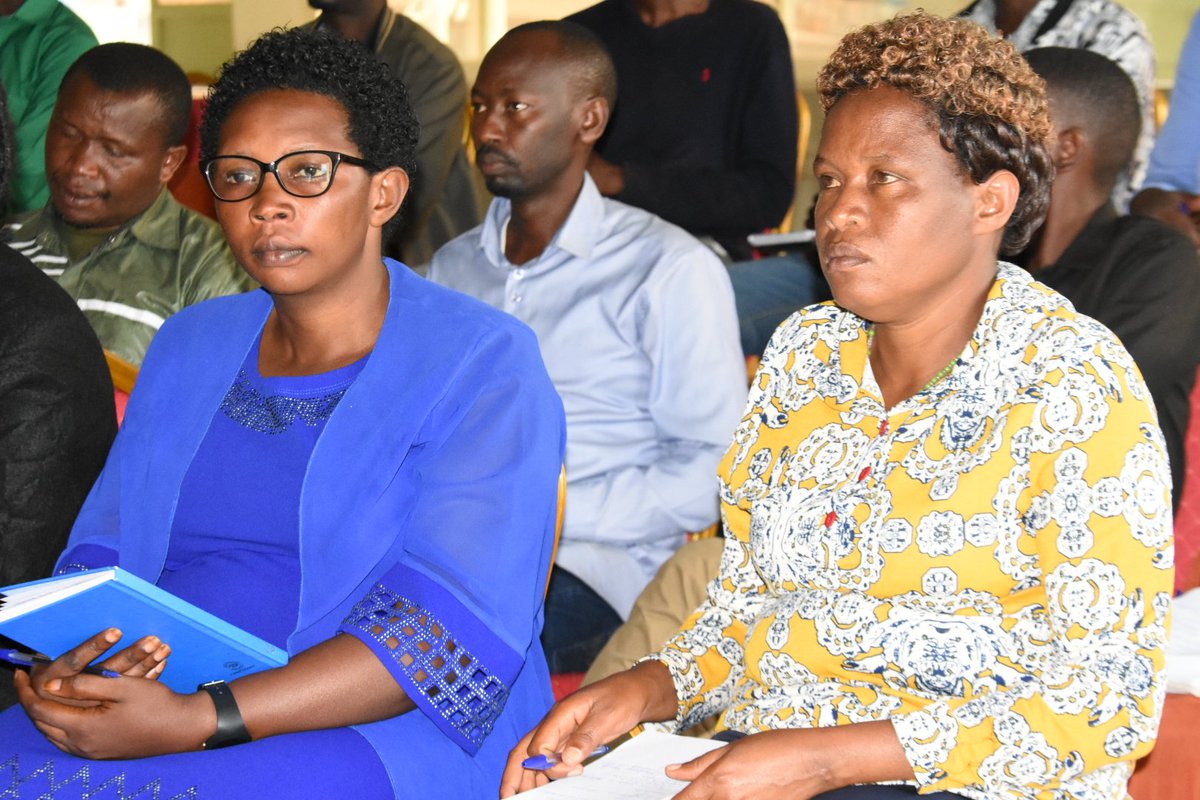 GatsiboDistrict's tweet photo. @RwandaAgri @RwandaLocalGov @RwandaAgriBoard @RwandaEast @JCMusabyimana Minisitiri @RwandaLocalGov   yaganiriye n'Abayobozi b'inzego z'ibanze @GatsiboDistrict  abasaba kwegera abaturage babakemurira ibibazo no kubakangurira gahunda zitandukanye za Leta  @RwandaEast https://t.co/zwF96r0dwy