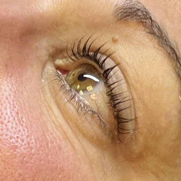 Eyelash lift and tint by Alyssa 🔥 Schedule online or call 724-657-5156.
 #lashlift #lashtint #lashcurl #lashvolume #volume #beauty #natural #spa #maryturnerdayspa