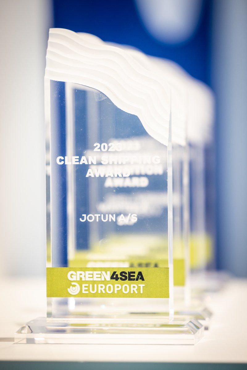 And the winners are.....
Leaders in energy transition for the maritime industry take the stage for the GREEN4SEA #Europort Awards! 🏆 Congratulations to our winners: Foreship, Jotun, Shell Marine, SKF and Wärtsilä! #energytransition #decarbonization #alternativefuels