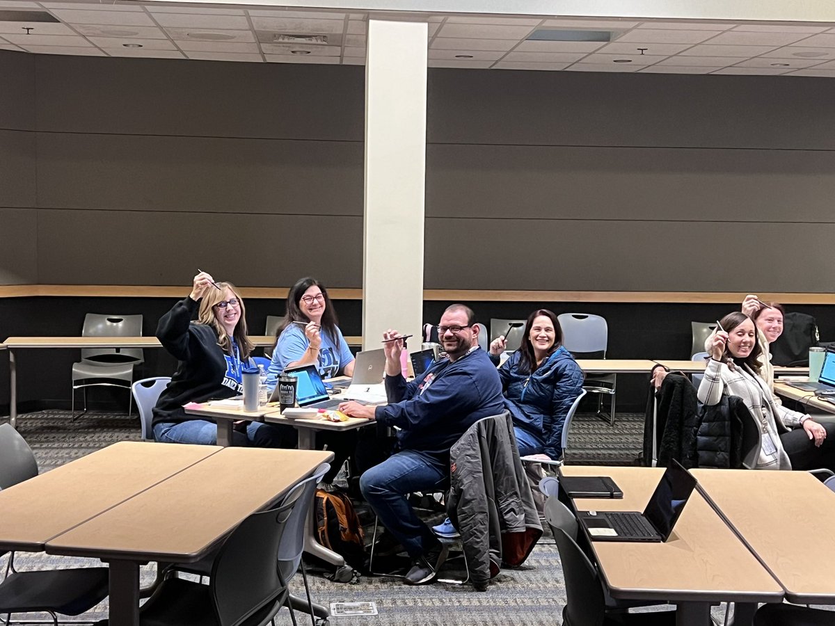 tcconley29's tweet photo. They got pens!   @uticaschools  @itc_geeks teacher tech cohort using digital inking to enhance student learning. Thanks @trapper_hallam for working your magic to bring this in! #miched #edtech  #MIEExpert #istcert #21things4 @Cory_Widener @jerryAnd_UCS_AT https://t.co/ZQ4YPMNkmn