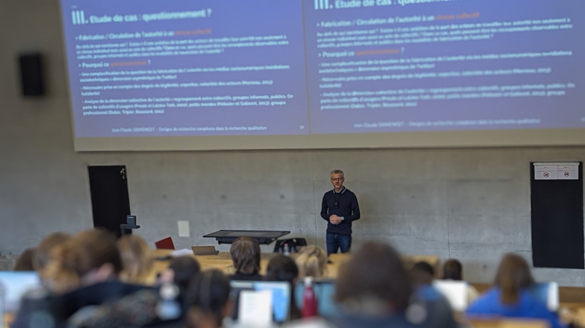 Un grand merci à Jean-Claude Domenget @jcdblog pour son intervention sur les designs complexes en recherche qualitative dans le cours de méthodologie de notre nouveau BA en sciences de la communication à l'@unifr ! Aussi un riche aperçu de la recherche de l'autre côté du Jura.